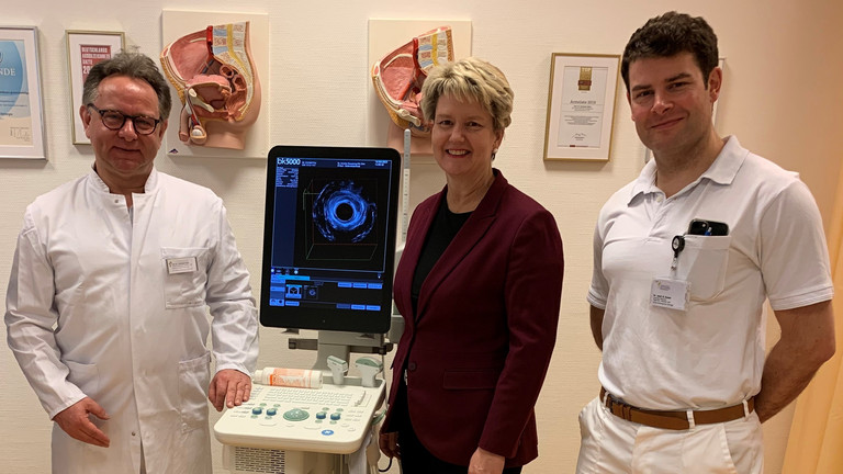 Spenden der Stiftung Zukunft Amalie ermöglichen leistungsstarkes Ultraschallgerät für die Klinik Allgemein-, Viszeral- und koloproktologische Chirurgie, Amalie Sieveking Krankenhaus, Hamburg Spenden der Stiftung Zukunft Amalie ermöglichen leistungsstarkes Ultraschallgerät für die Klinik Allgemein-, Viszeral- und koloproktologische Chirurgie, Amalie Sieveking Krankenhaus, Hamburg