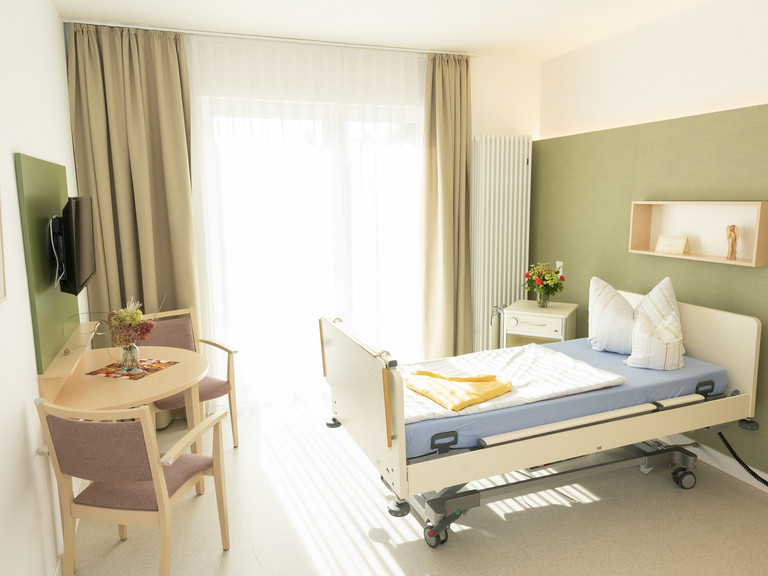 Blick in ein Gästezimmer - Diakonie Hospiz Woltersdorf - Unterstützen Sie uns