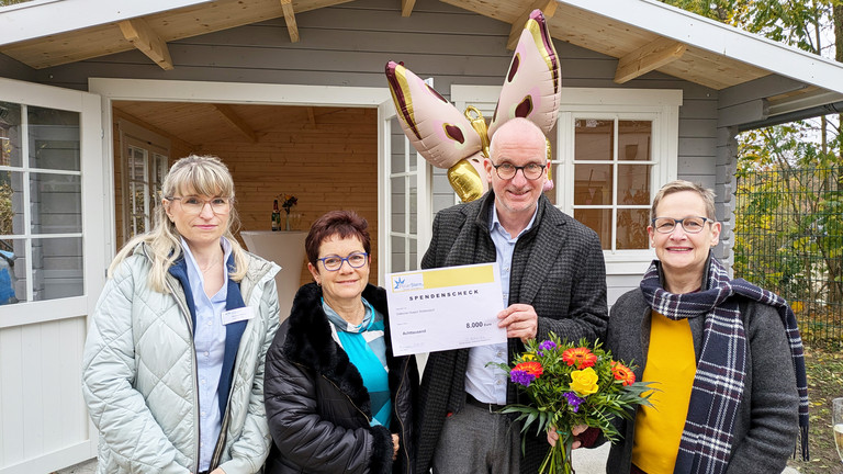 Diakonie Hospiz Woltersdorf - Nachricht - Leben bis zuletzt: Diakonie Hospiz Woltersdorf feiert sein fünfjähriges Bestehen - Polarstern überreicht Spendenscheck