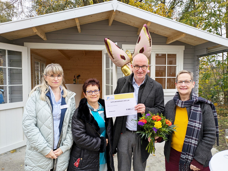 Diakonie Hospiz Woltersdorf - Nachricht - Leben bis zuletzt: Diakonie Hospiz Woltersdorf feiert sein fünfjähriges Bestehen - Polarstern überreicht Spendenscheck