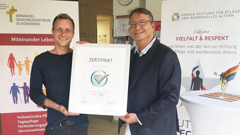 Immanuel Seniorenzentrum erneut als „Lebensort Vielfalt“ ausgezeichnet Immanuel Seniorenzentrum erneut als „Lebensort Vielfalt“ ausgezeichnet